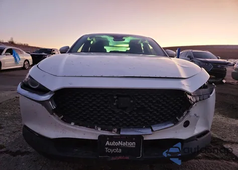 2021 Mazda Cx-30 z USA, uszkodzony, nr VIN 3MVDMBAL1MM213292